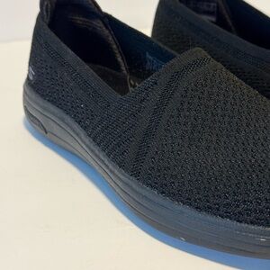 Skechers Women's Size 8 Air Cooled Arch Fit Slip On Shoes Black Lightweight
